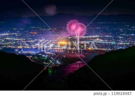 絶景の夜空に映える都市景観風景と夜花火「八代全国花火競技大会(さかもと八竜天文台)」(八代市坂本町) 絶景の夜空に映える都市景観風景と夜花火「八代全国花火競技大会(さかもと八竜天文台)」(八代市坂本町) 119028487