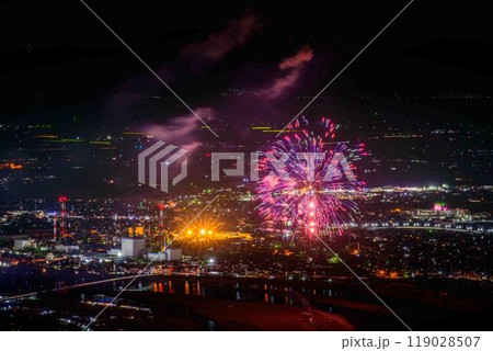 絶景の夜空に映える都市景観風景と夜花火「八代全国花火競技大会(さかもと八竜天文台)」(八代市坂本町) 絶景の夜空に映える都市景観風景と夜花火「八代全国花火競技大会(さかもと八竜天文台)」(八代市坂本町) 119028507