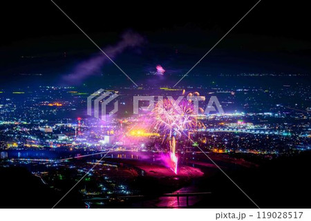 絶景の夜空に映える都市景観風景と夜花火「八代全国花火競技大会(さかもと八竜天文台)」(八代市坂本町) 絶景の夜空に映える都市景観風景と夜花火「八代全国花火競技大会(さかもと八竜天文台)」(八代市坂本町) 119028517