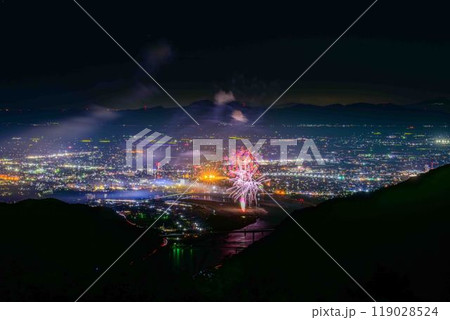 絶景の夜空に映える都市景観風景と夜花火「八代全国花火競技大会(さかもと八竜天文台)」(八代市坂本町) 絶景の夜空に映える都市景観風景と夜花火「八代全国花火競技大会(さかもと八竜天文台)」(八代市坂本町) 119028524