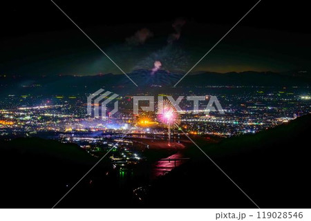 絶景の夜空に映える都市景観風景と夜花火「八代全国花火競技大会(さかもと八竜天文台)」(八代市坂本町) 絶景の夜空に映える都市景観風景と夜花火「八代全国花火競技大会(さかもと八竜天文台)」(八代市坂本町) 119028546
