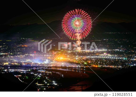 絶景の夜空に映える都市景観風景と夜花火「八代全国花火競技大会(さかもと八竜天文台)」(八代市坂本町) 絶景の夜空に映える都市景観風景と夜花火「八代全国花火競技大会(さかもと八竜天文台)」(八代市坂本町) 119028551