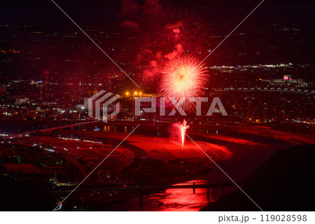 絶景の夜空に映える都市景観風景と夜花火「八代全国花火競技大会(さかもと八竜天文台)」(八代市坂本町) 絶景の夜空に映える都市景観風景と夜花火「八代全国花火競技大会(さかもと八竜天文台)」(八代市坂本町) 119028598