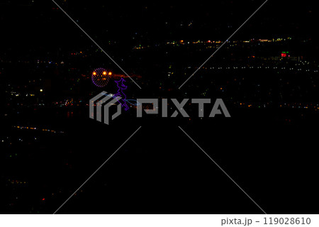 絶景の夜空に映える都市景観風景と夜花火「八代全国花火競技大会(さかもと八竜天文台)」(八代市坂本町) 119028610