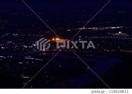 絶景の夜空に映える都市景観風景と夜花火「八代全国花火競技大会(さかもと八竜天文台)」(八代市坂本町) 119028611