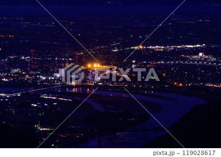 絶景の夜空に映える都市景観風景と夜花火「八代全国花火競技大会(さかもと八竜天文台)」(八代市坂本町) 絶景の夜空に映える都市景観風景と夜花火「八代全国花火競技大会(さかもと八竜天文台)」(八代市坂本町) 119028617