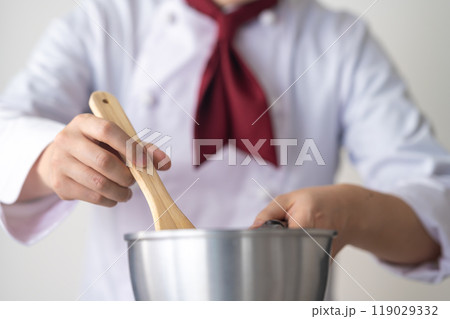 料理人の男性 料理人の男性 119029332