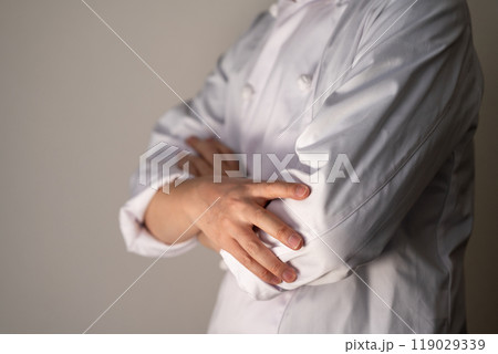 料理人の男性 119029339