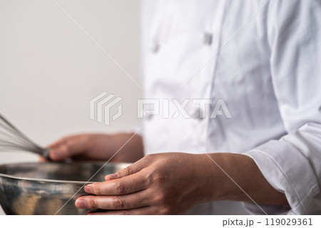 料理人の男性 119029361