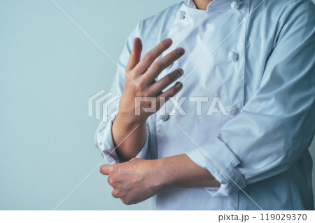 料理人の男性 119029370