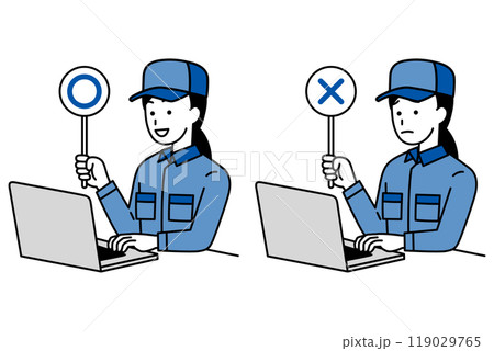 ○×マークを上げるノートパソコンで仕事をしているつなぎ作業服の女性 119029765
