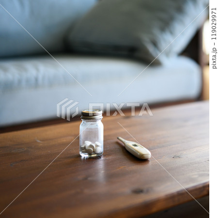 体温計と薬 119029971