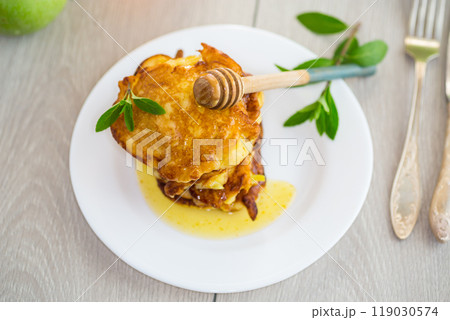 fried pancakes with apples and honey 119030574