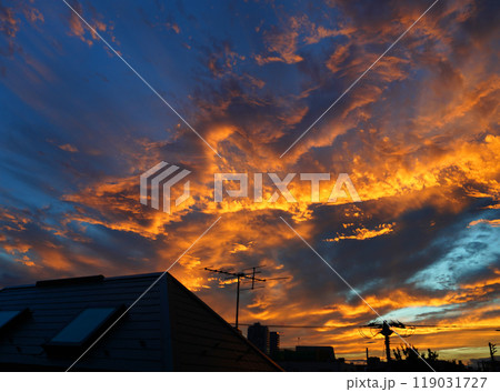 激しく燃える夕焼け、やばっ！ 119031727