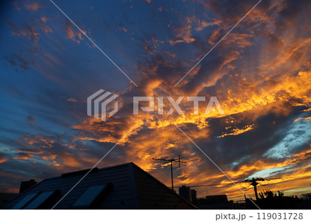 激しく燃える夕焼け、やばっ！ 119031728