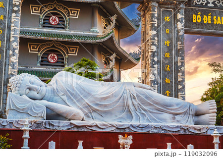 statue of white reclining Buddha at the Linh Ung Pagoda in Da Nang in Vietnam in Asia 119032096
