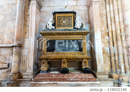 Inside the church of Our Lady of the Victory Monastery at Batalh 119032140