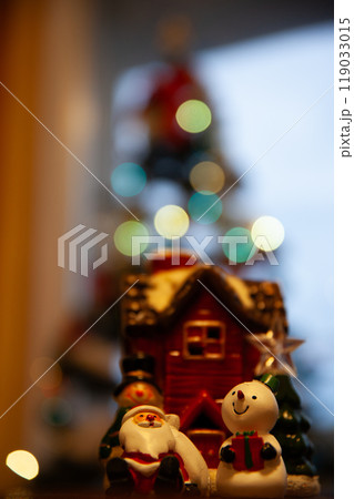 サンタクロースと雪だるま サンタクロースと雪だるま 119033015