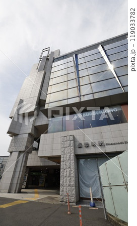 JR中央線の信濃町駅（東京都新宿区） 119033782