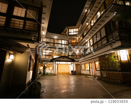 伊香保温泉　横手館の夜景（登録有形文化財） 119033859