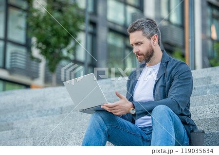 freelance man in the street. freelance man with pc outside. freelance man in the street. freelance man with pc outside. 119035634