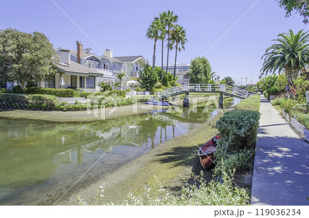 Residential area with canals in Venice Beach, California, USA 119036234
