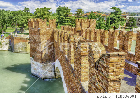 Castelvecchio Bridge, aka Scaliger Bridge in Verona, Italy 119036901
