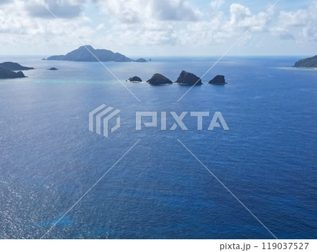 沖縄県座間味島の神の浜展望台の上空から空撮 119037527
