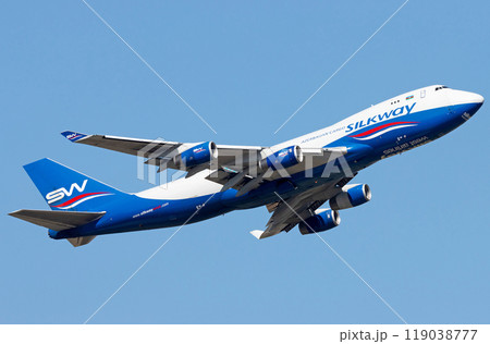 シルクウエイ747カーゴ離陸上昇 119038777