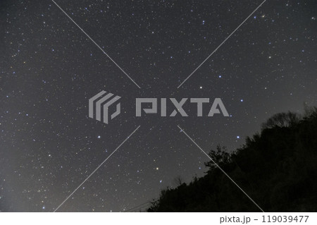 冬の星景　昇る北斗七星と北極星 119039477