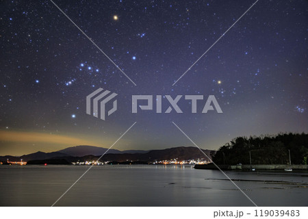 瀬戸内の冬の星景色西の空のオリオン座 瀬戸内の冬の星景色西の空のオリオン座 119039483