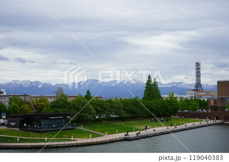富山市の富岩運河環水公園 富山市の富岩運河環水公園 119040383