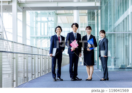 男女のビジネスマン 119041569