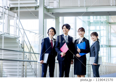 男女のビジネスマン 119041570