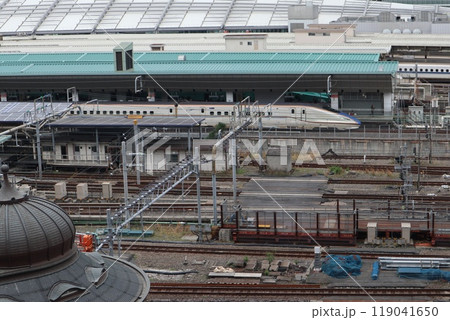 KITTEガーデンから眺める東京駅丸の内の風景 119041650
