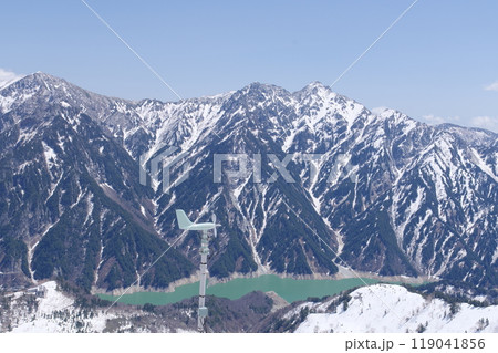 5月上旬の立山黒部アルペンルート 大観峰展望台からの黒部湖 後立山連峰の眺め 5月上旬の立山黒部アルペンルート 大観峰展望台からの黒部湖 後立山連峰の眺め 119041856