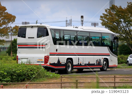 大型観光バス 119043123