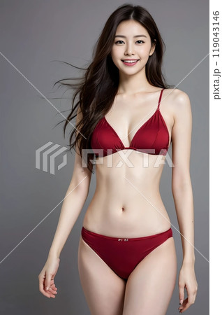 赤いビキニの上でポーズをとるモデル 119043146