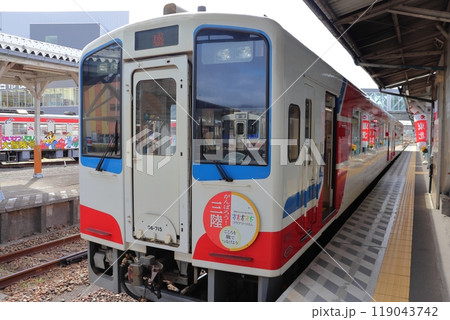 三陸鉄道 宮古駅に停車する車両 36-700形 119043742