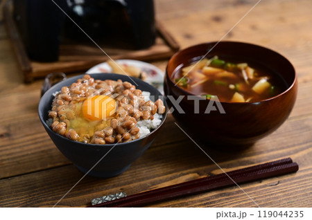 納豆たまごかけご飯とみそ汁など 納豆たまごかけご飯とみそ汁など 119044235