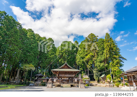 滋賀県甲賀市信楽町の紫香楽一宮である新宮神社の境内 119044255