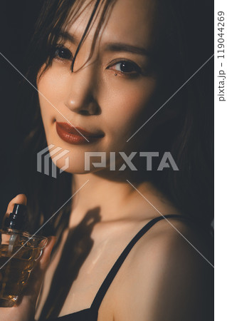 香水と女性 香水と女性 119044269