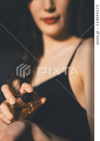 香水と女性 香水と女性 119044273