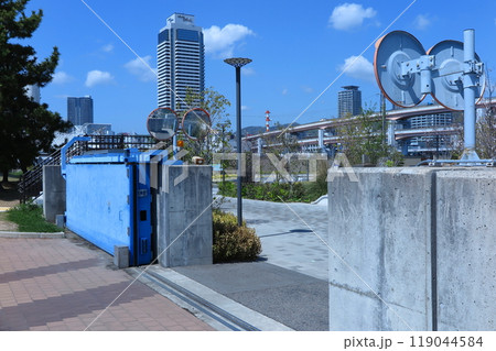 鋼鉄製防潮扉の一例（横スライド式：神戸港） 119044584