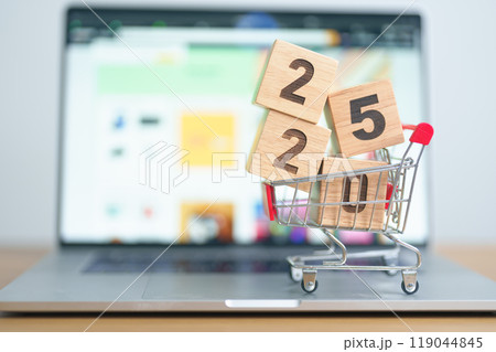 Happy new year with 2025 block in shopping trolley cart on table. E commerce, online shopping, finance, consumer economy and celebration concepts 119044845