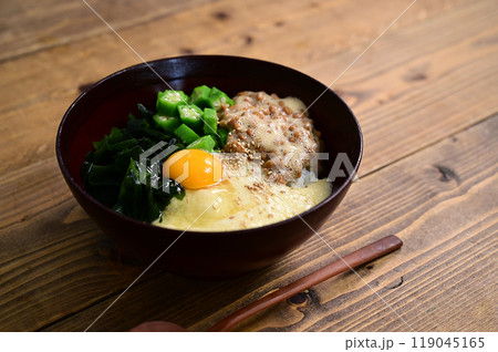 オクラとトロロ、納豆の腸活丼 オクラとトロロ、納豆の腸活丼 119045165