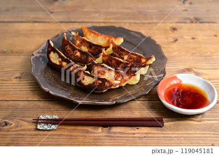 キムチ入り焼餃子 キムチ入り焼餃子 119045181