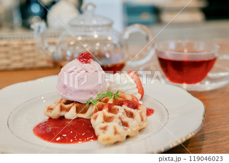 クロッフルとアサイーラズベリーティー クロッフルとアサイーラズベリーティー 119046023