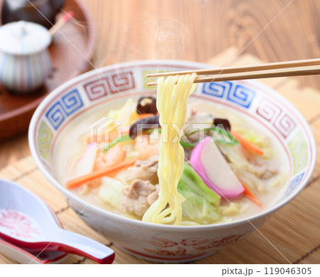 具材たっぷりの ちゃんぽん 具材たっぷりの ちゃんぽん 119046305