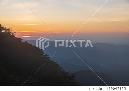 赤城山・鳥居峠からの夜明け「群馬県」 119047136